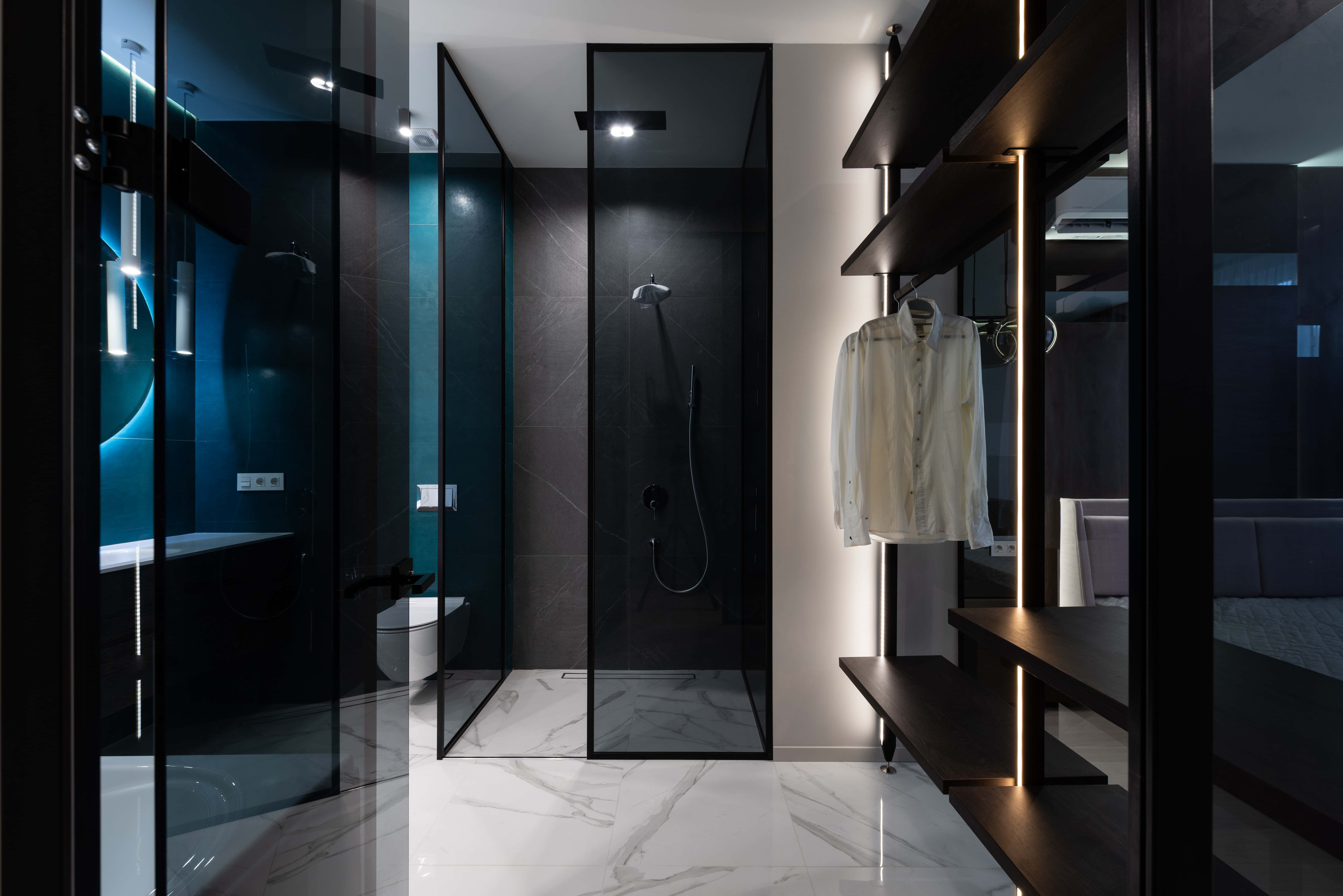 Moderner eleganter Kleiderschrank